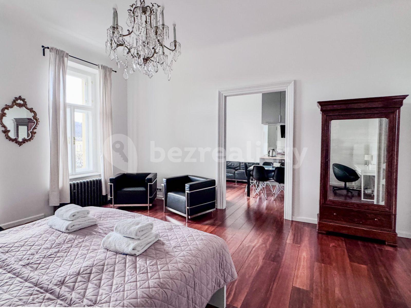 3 bedroom flat to rent, 80 m², Masarykovo nábřeží, Prague, Prague