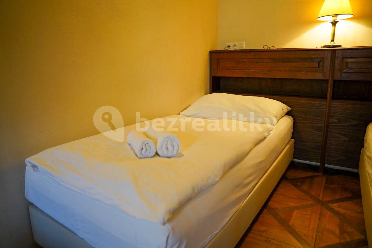 3 bedroom flat to rent, 100 m², Nerudova, Prague, Prague