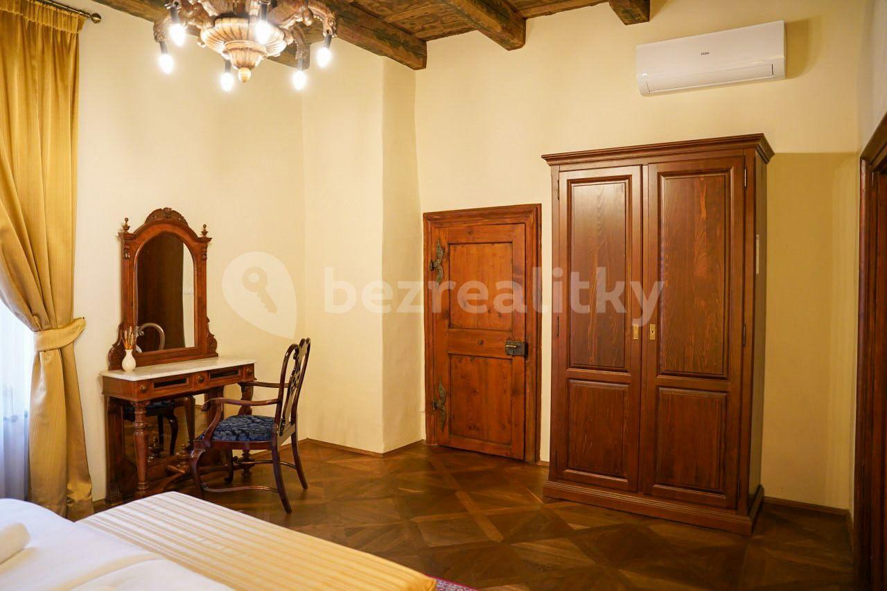 3 bedroom flat to rent, 100 m², Nerudova, Prague, Prague