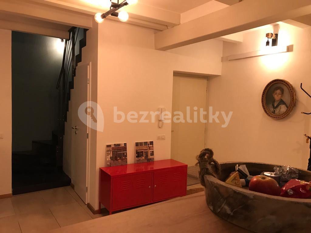 4 bedroom flat to rent, 125 m², Karlovo náměstí, Prague, Prague