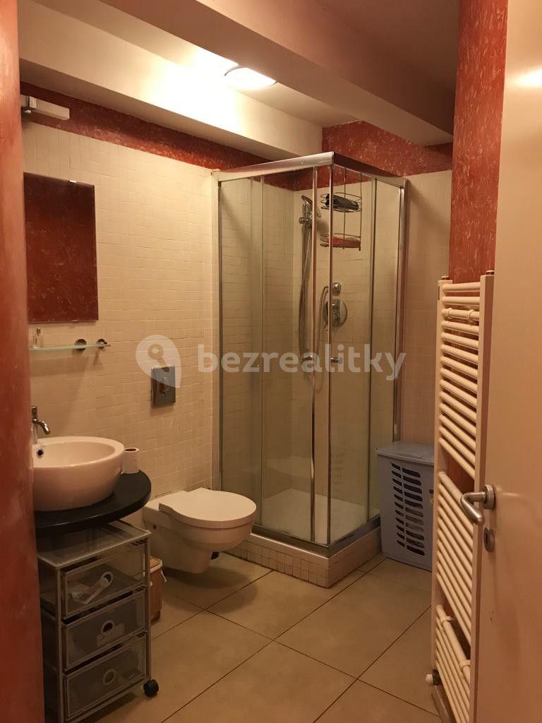 4 bedroom flat to rent, 125 m², Karlovo náměstí, Prague, Prague