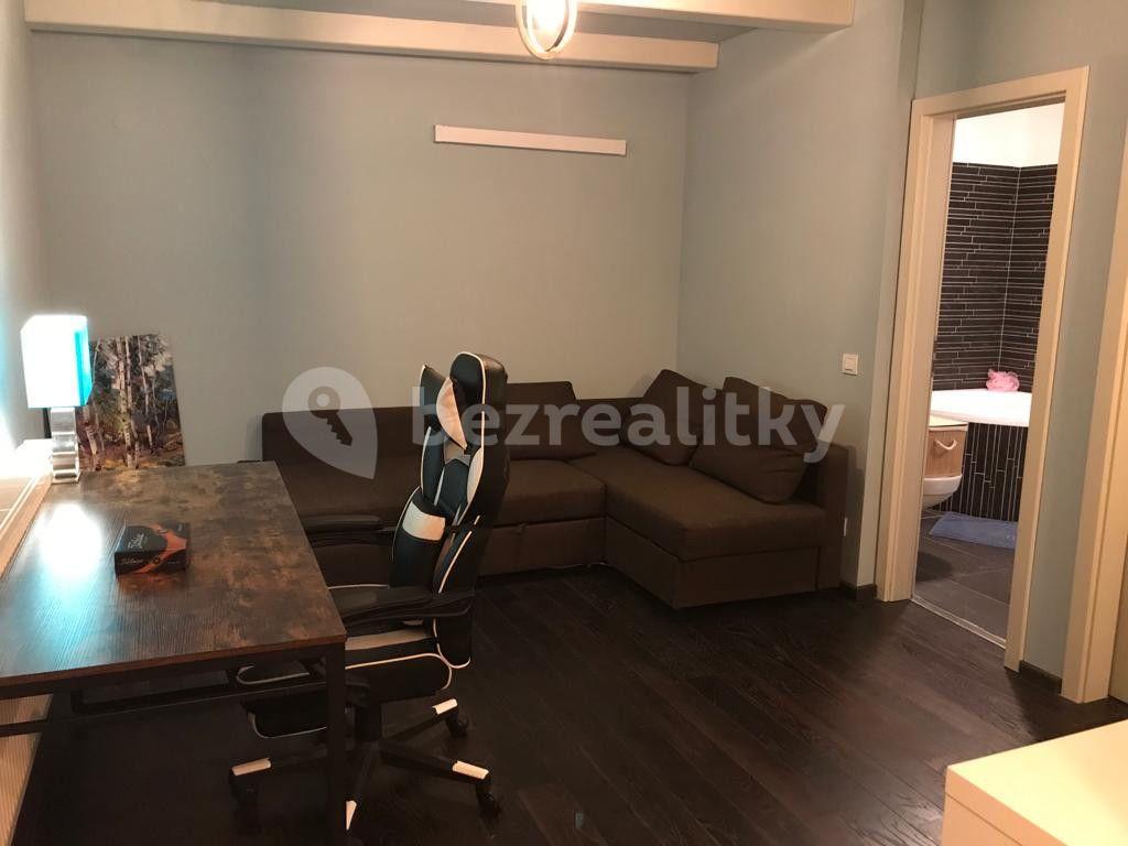 4 bedroom flat to rent, 125 m², Karlovo náměstí, Prague, Prague