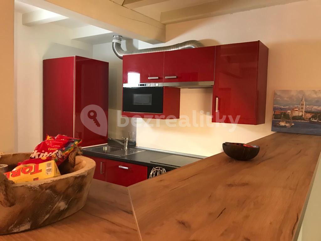 4 bedroom flat to rent, 125 m², Karlovo náměstí, Prague, Prague