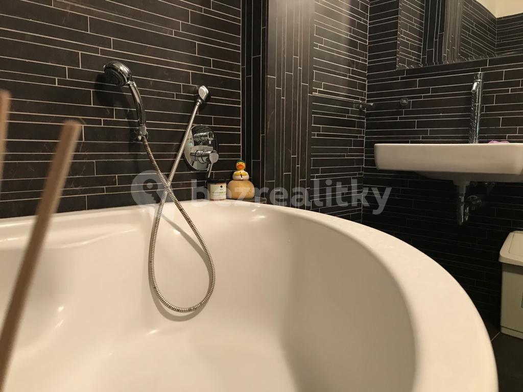 4 bedroom flat to rent, 125 m², Karlovo náměstí, Prague, Prague