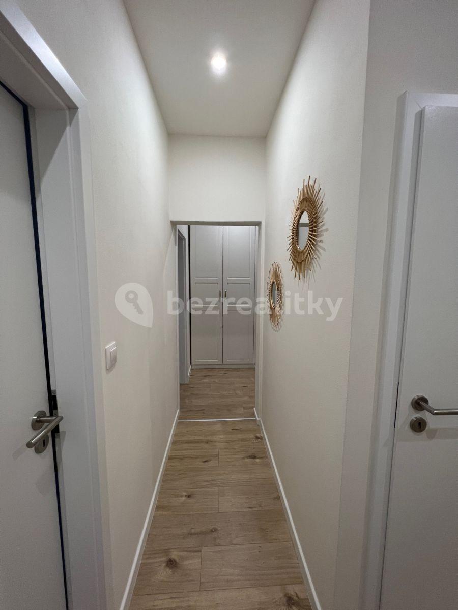 2 bedroom flat to rent, 67 m², Seifertova, Prague, Prague