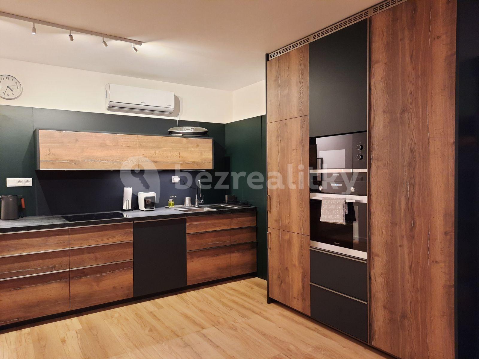 2 bedroom flat to rent, 58 m², Ulica Závodu Matador, Petržalka, Bratislavský Region