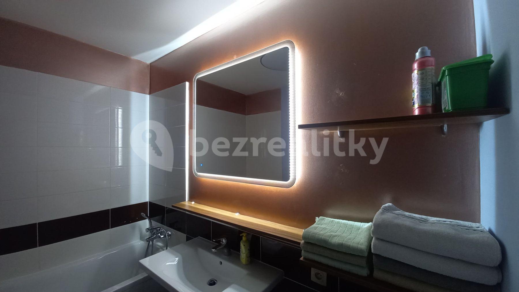 2 bedroom with open-plan kitchen flat to rent, 74 m², Landererova, Bratislava - mestská časť Staré Mesto, Bratislavský Region