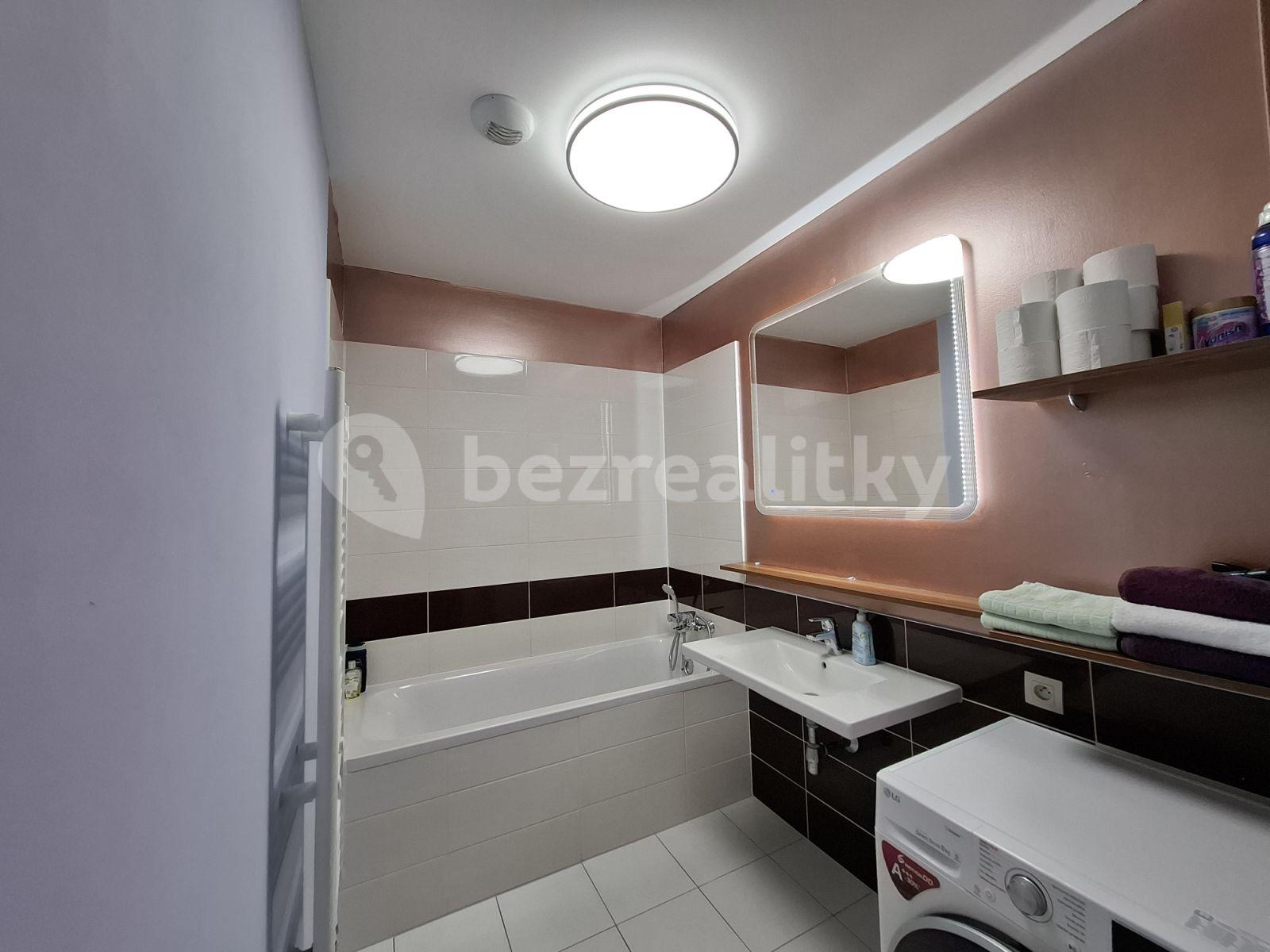 2 bedroom with open-plan kitchen flat to rent, 74 m², Landererova, Bratislava - mestská časť Staré Mesto, Bratislavský Region