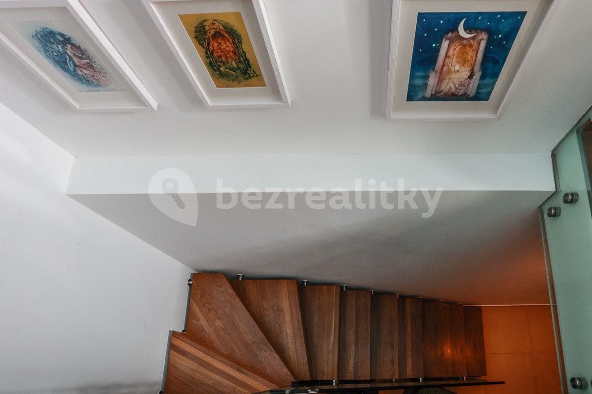 4 bedroom flat to rent, 154 m², Lyčkovo náměstí, Prague, Prague