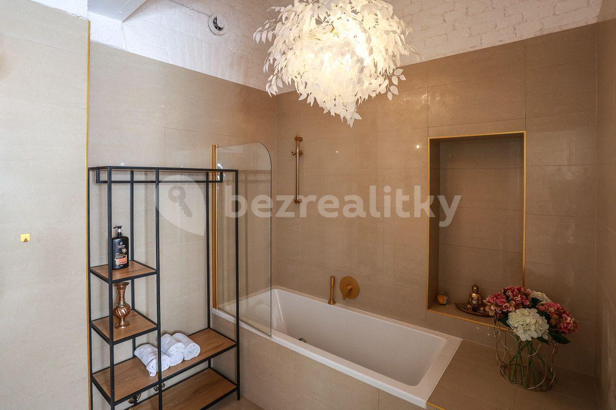 4 bedroom flat to rent, 154 m², Lyčkovo náměstí, Prague, Prague