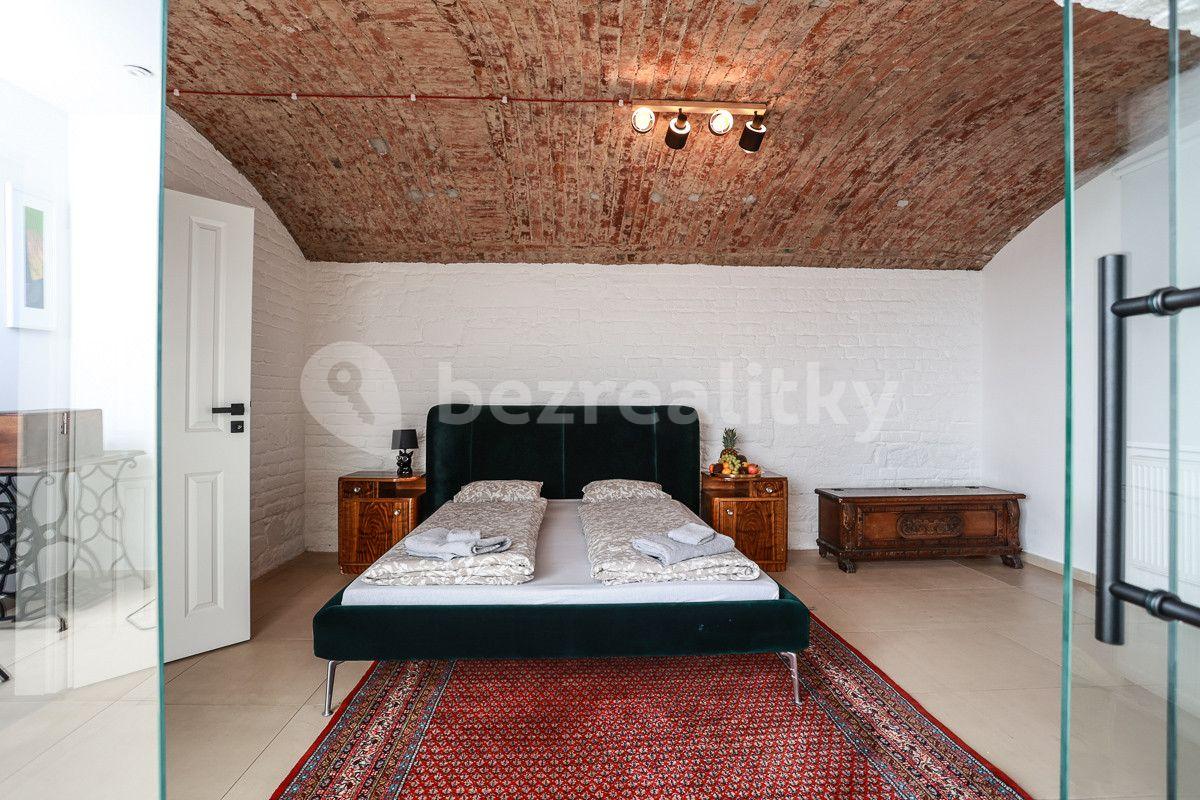 4 bedroom flat to rent, 154 m², Lyčkovo náměstí, Prague, Prague