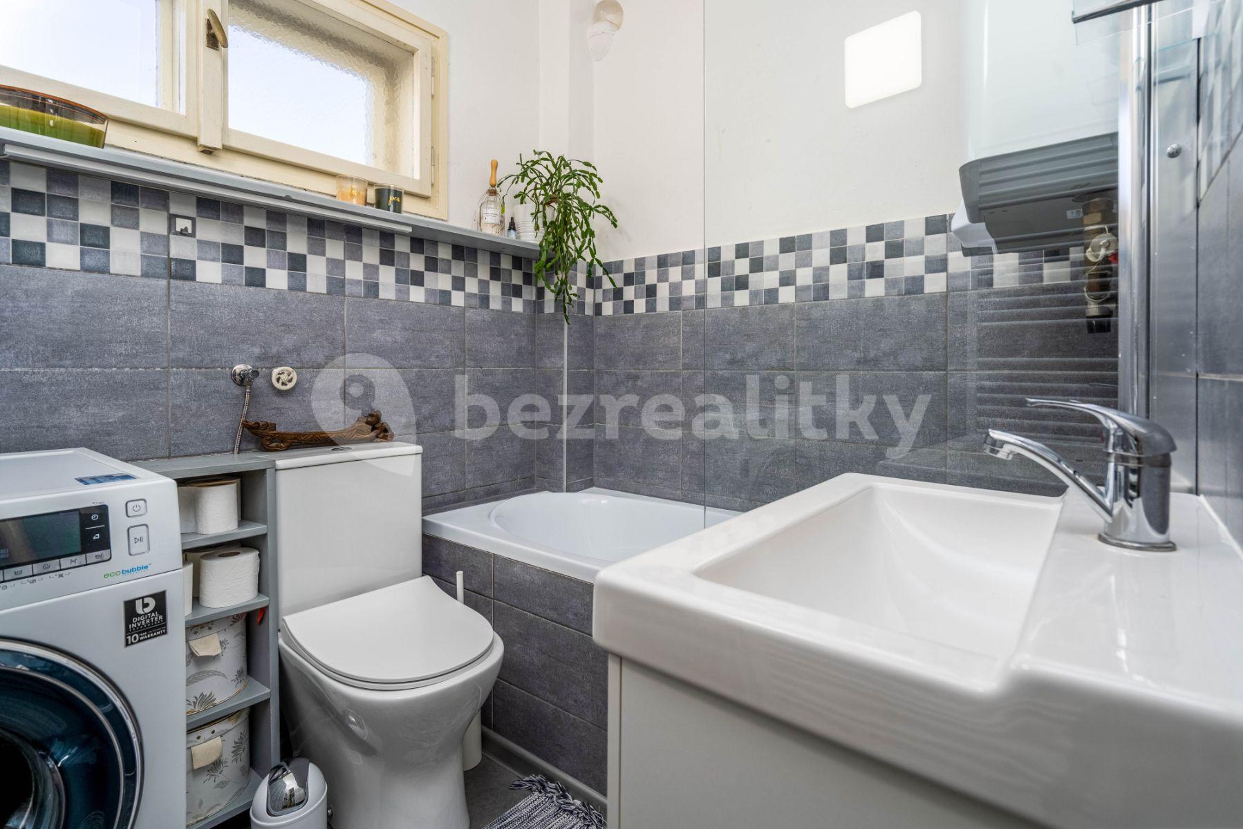 4 bedroom flat to rent, 100 m², Jiřinková, Prague, Prague