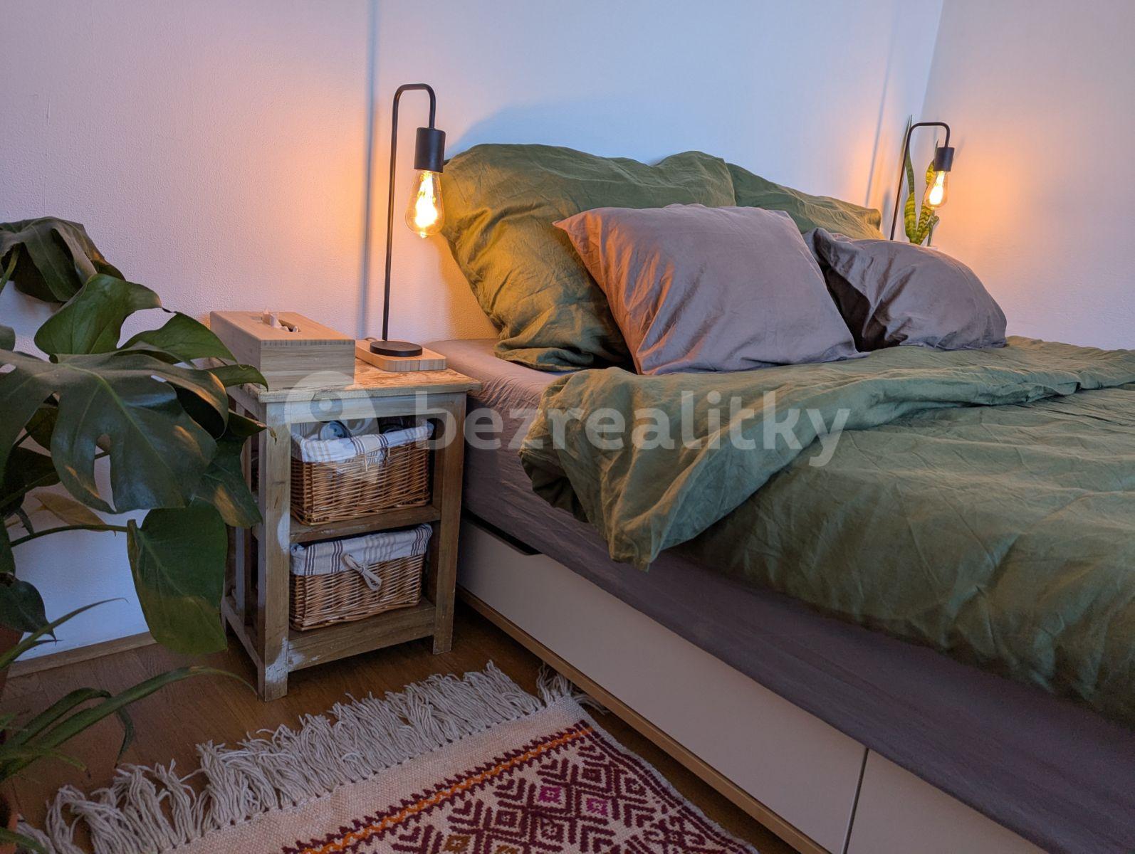 2 bedroom flat to rent, 49 m², Lumírova, Prague, Prague