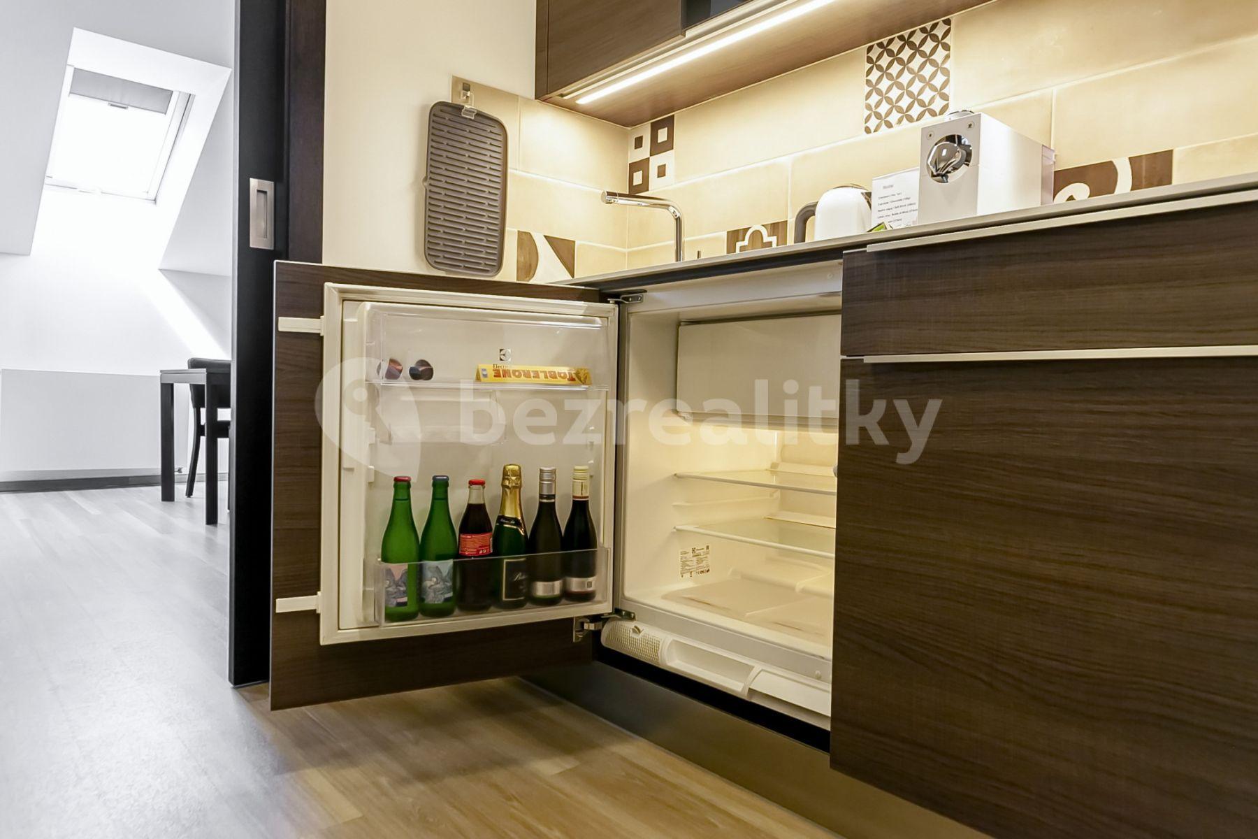 Studio flat to rent, 30 m², Legerova, Prague, Prague