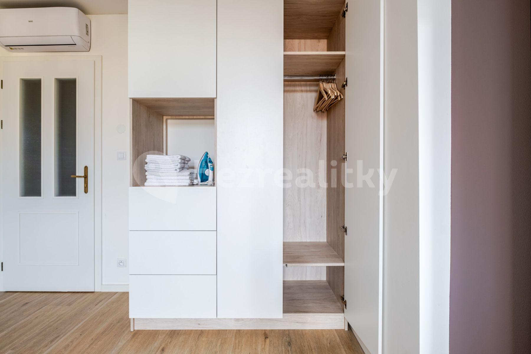 2 bedroom flat to rent, 55 m², Chodská, Prague, Prague