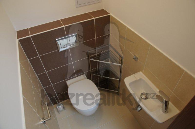 1 bedroom with open-plan kitchen flat to rent, 66 m², Nárožní, Prague, Prague