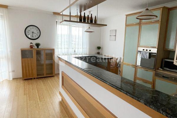 3 bedroom with open-plan kitchen flat to rent, 112 m², na staré cestě, 