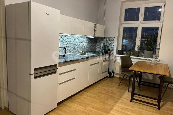 Small studio flat to rent, 28 m², Tusarova, 