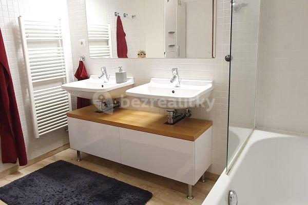 2 bedroom with open-plan kitchen flat to rent, 92 m², Paříkova, Praha