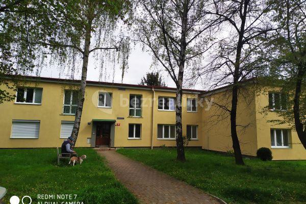 3 bedroom with open-plan kitchen flat to rent, 74 m², Na okraji, 