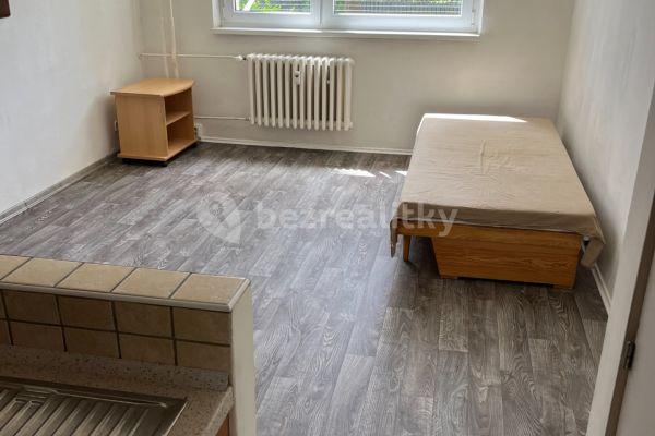 Studio flat to rent, 29 m², Součkova, Brno