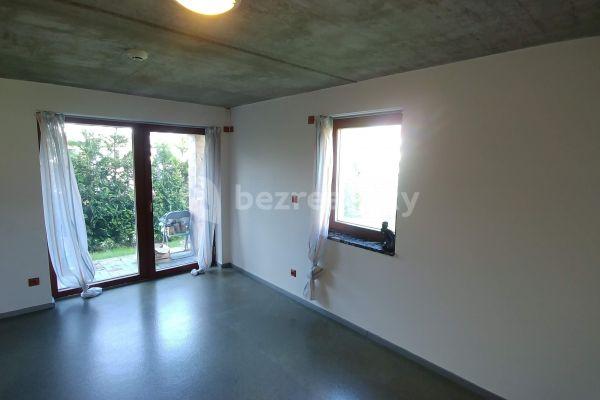 Studio flat to rent, 31 m², V bokách II, Praha