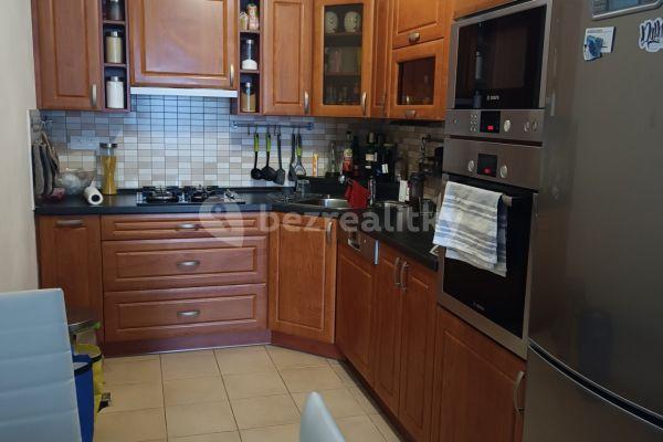 2 bedroom with open-plan kitchen flat to rent, 67 m², Rezlerova, Praha