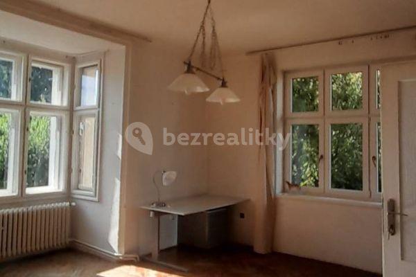 3 bedroom with open-plan kitchen flat to rent, 24 m², Slivenecká, Praha