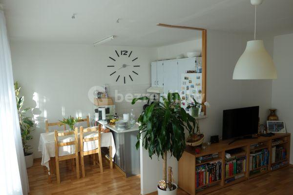 2 bedroom with open-plan kitchen flat to rent, 62 m², Kaplická, Hlavní město Praha