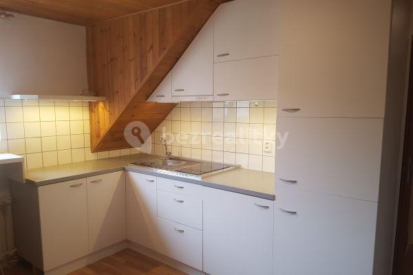 Small studio flat to rent, 25 m², Za Kajetánkou, Praha