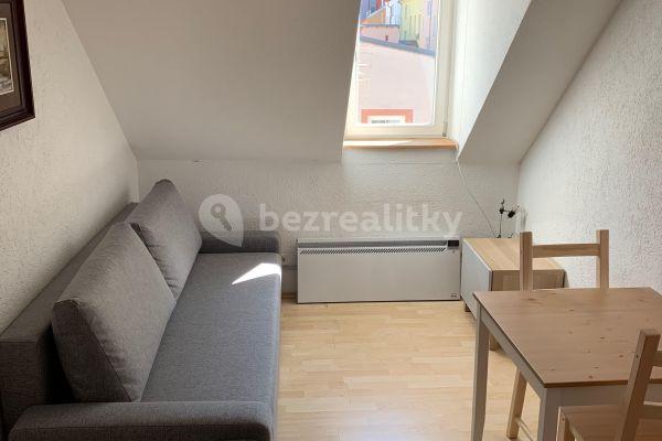 Small studio flat to rent, 29 m², Bělehradská, Karlovy Vary