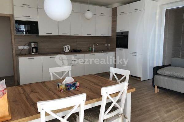 2 bedroom with open-plan kitchen flat to rent, 67 m², Hlavní, Jinočany