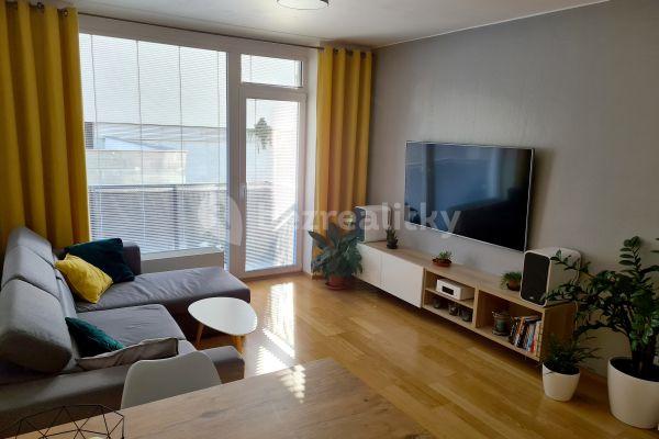 2 bedroom with open-plan kitchen flat to rent, 67 m², Metodějova, Brno