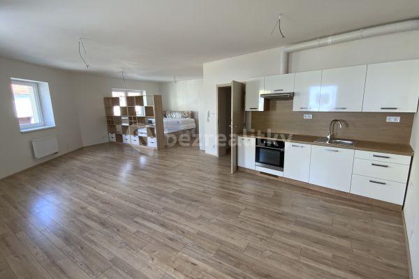 Studio flat to rent, 65 m², Masarykovo náměstí, Šlapanice