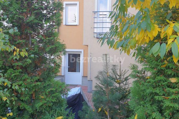 1 bedroom with open-plan kitchen flat to rent, 38 m², Na Radosti, Praha