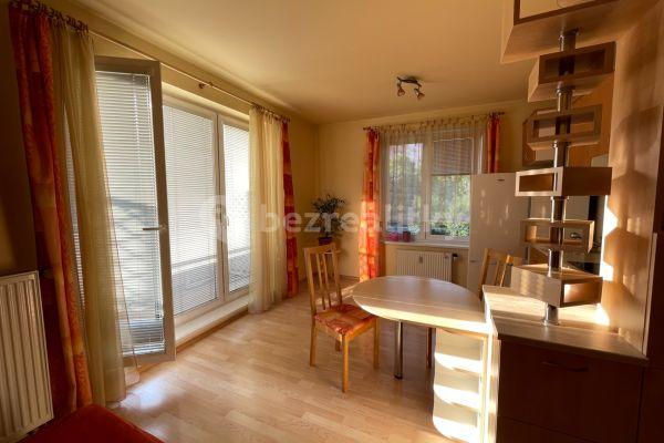 Studio flat to rent, 34 m², Mikanova, Praha