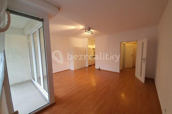 Studio flat to rent, 33 m², Kloboučnická, Praha