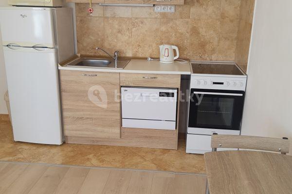 Studio flat to rent, 50 m², Náměstí Junkových, Praha