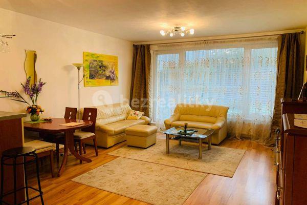 3 bedroom with open-plan kitchen flat to rent, 80 m², Na Hlinách, Praha