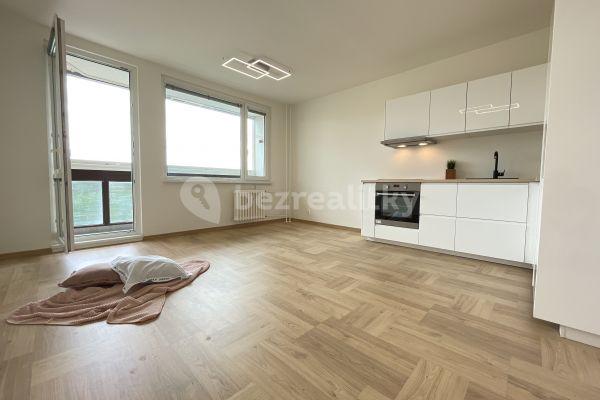 3 bedroom with open-plan kitchen flat to rent, 75 m², Pertoldova, Hlavní město Praha