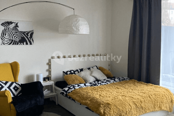 Studio flat to rent, 41 m², Letovská, Praha 18