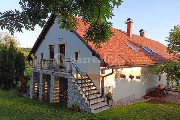 recreational property to rent, 0 m², Holenice