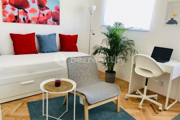 Studio flat to rent, 30 m², Kloboučnická, Hlavní město Praha