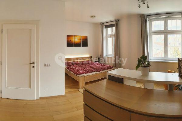 2 bedroom with open-plan kitchen flat to rent, 92 m², Příční, Brno