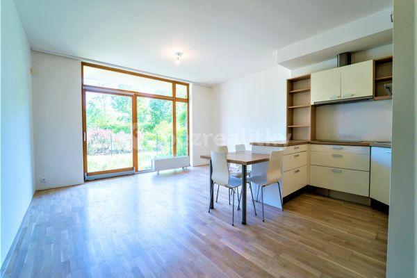 Studio flat to rent, 77 m², K Lesu, Praha