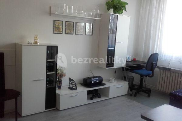 Small studio flat to rent, 30 m², Jabloňová, Praha