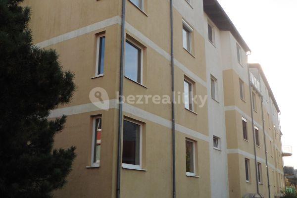 2 bedroom with open-plan kitchen flat to rent, 83 m², Pastevců, Praha