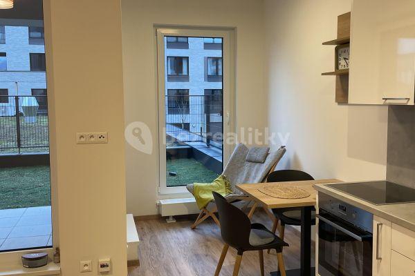 Studio flat to rent, 34 m², Počernická, Praha