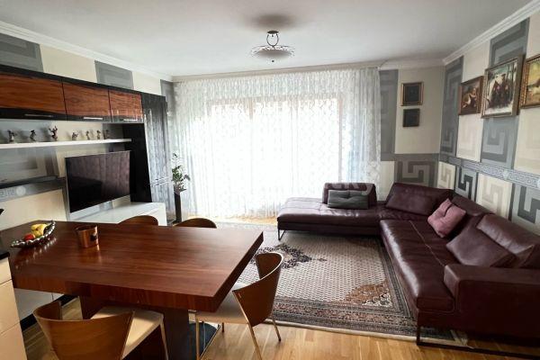 2 bedroom with open-plan kitchen flat for sale, 91 m², Hlubocká, Praha