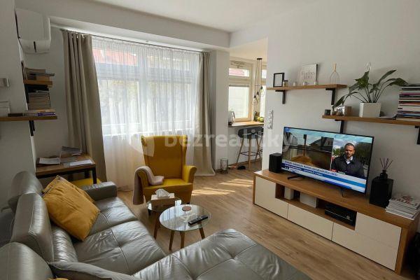 1 bedroom with open-plan kitchen flat to rent, 49 m², Kišiněvská, Prague, Prague